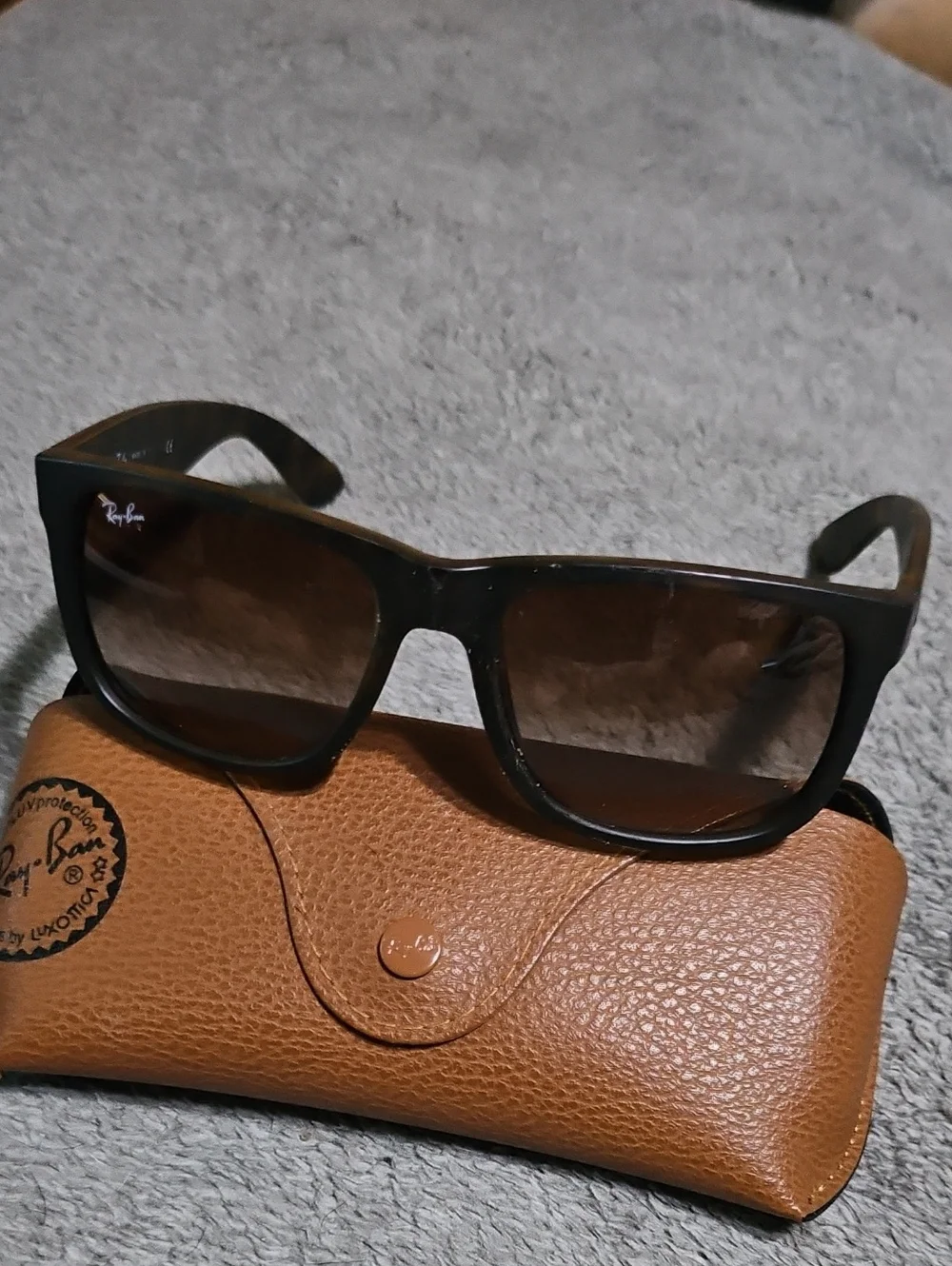 Rayban Justin Model Number: RB4165 With Black Case And Cloth
